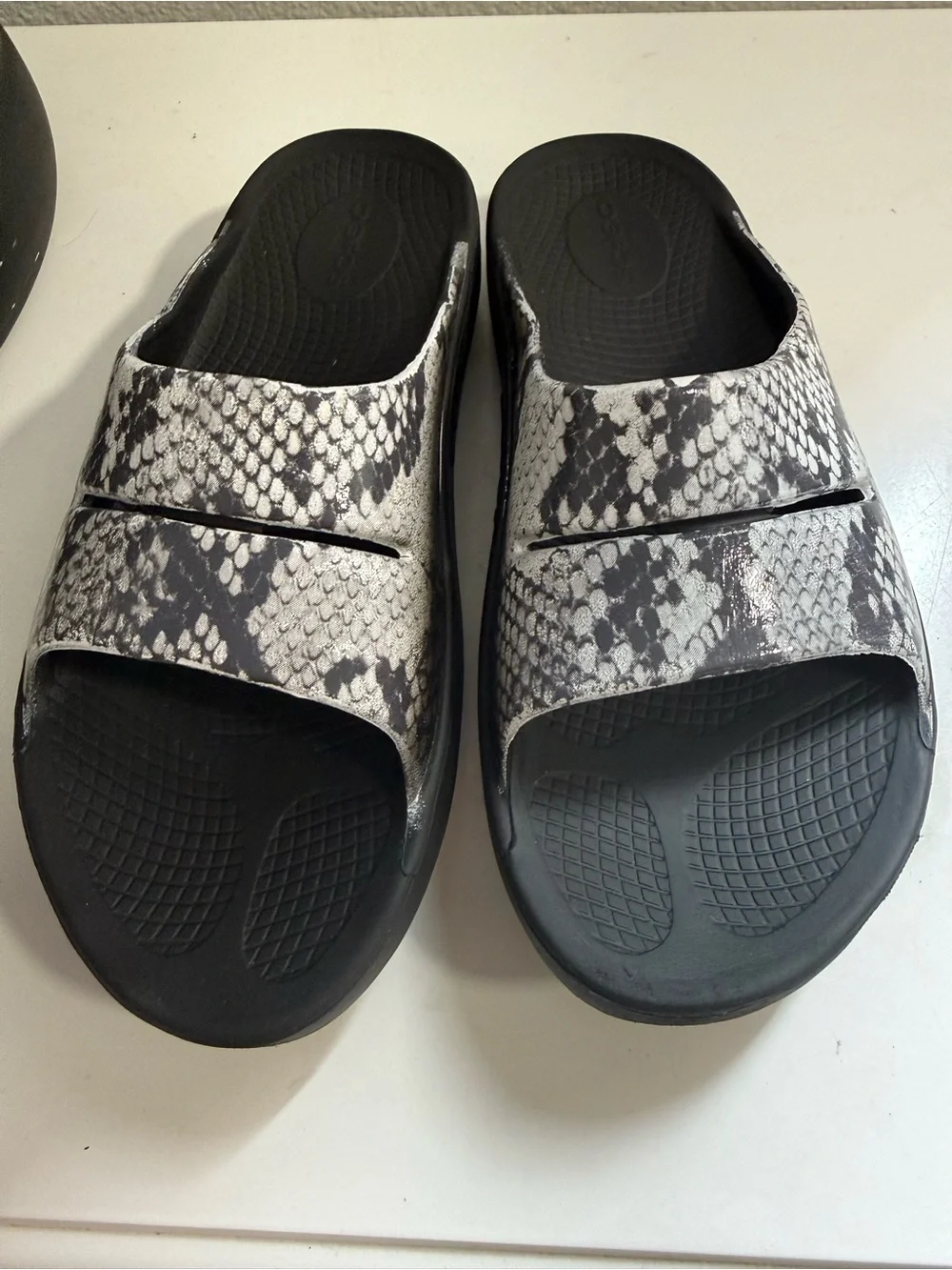 OOFOS slide sandals